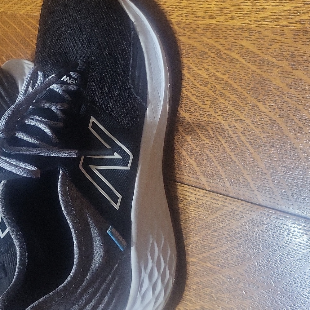 Womens New Balance Fresh Foam Roav Gym Shoes - Picture 3 of 11